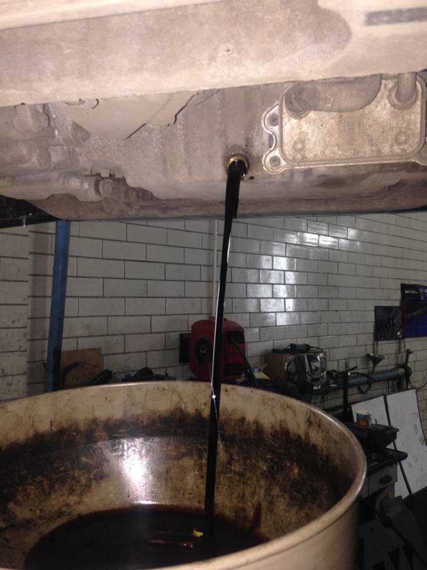 замена масла в двигателе Volvo хс90 бензин